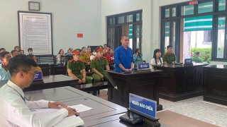 Cha đầu độc con gái sơ sinh bằng thuốc diệt chuột