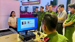 Thanh Hóa cấp phát hơn 184.000 thẻ đảng viên có gắn chíp