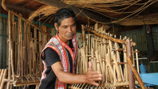 Sứ giả của dân gian