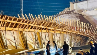 Cầu đang xây dựng bất ngờ đổ sập tại Iraq làm 2 người thiệt mạng