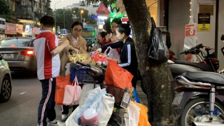 Mối lo bữa ăn học đường và “xiên bẩn” quanh trường học