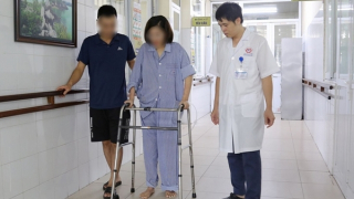 Cấp cứu thành công một phụ nữ nhảy cầu Bãi Cháy