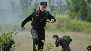 “Chiến sĩ quả cảm” nhập vai Cảnh sát cơ động