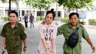 Trà trộn vào trường tiểu học để cướp nữ trang