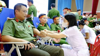 350 cán bộ, chiến sỹ Công an Hà Tĩnh tham gia hiến máu
