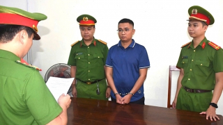 Lừa “vay tiền đáo hạn”, cựu nhân viên ngân hàng bị bắt giam