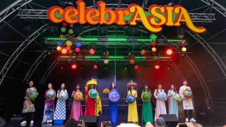 Áo dài Việt Nam rực rỡ trong Ngày hội văn hóa Đông Nam Á tại London