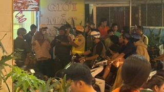 Người đàn ông say xỉn, tấn công thanh niên xung phong gây thương tích