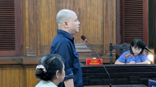 Ca sĩ xưng người nhà lãnh đạo và bà chủ Mỹ Châu Pharmacy Group hầu tòa