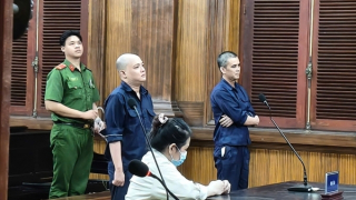 Ca sĩ xưng người nhà lãnh đạo và bà chủ chuỗi nhà thuốc Mỹ Châu lãnh án