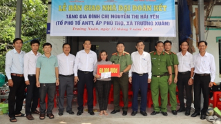 Báo CAND trao nhà đại đoàn kết tặng thành viên tham gia bảo vệ ANTT ở cơ sở