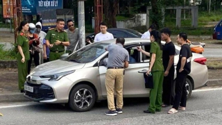 Tạm giữ hình sự lái xe "chặt chém" 2,5 triệu đồng cuốc taxi