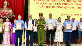 Trao giải sáng tác văn học nghệ thuật “80 năm truyền thống CAND và quê hương Quảng Trị anh hùng”