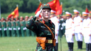 Dưới màu cờ đỏ