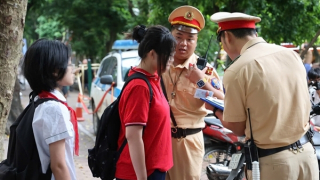 CSGT Hà Nội xử lý hàng loạt học sinh vi phạm giao thông