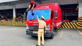 Vận động các phương tiện gắn gương cầu lồi, camera giám sát 360 độ xóa “điểm mù”