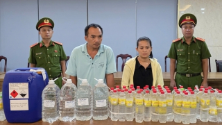 Biến axit axetic công nghiệp thành giấm ăn, tiêu thụ hơn 1.000 lít mỗi ngày