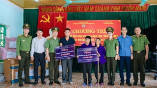 Trao kinh phí hỗ trợ xoá nhà dột nát và xây nhà mới cho 2 hộ dân tại Thái Nguyên