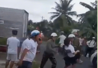 Va chạm với xe tải, 2 nữ sinh thương vong