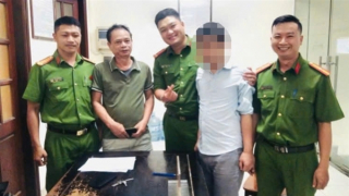 Công an phường phối hợp CSGT ngăn chặn nam thanh niên định nhảy cầu Chương Dương