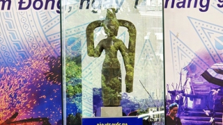 Tượng Avalokitesvara Bắc Bình và đàn đá Đắk Sơn là bảo vật quốc gia