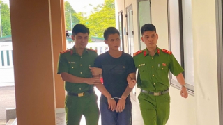 Khống chế đối tượng mang dao xông vào trụ sở Công an xã gây rối