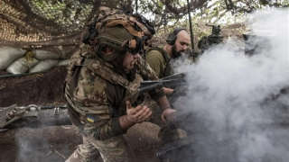 Bị Nga gây áp lực trên tiền tuyến, Ukraine sa thải sĩ quan cấp cao