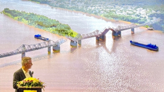 Pháp đồng hành cùng Hà Nội tôn tạo và bảo tồn giá trị cầu Long Biên