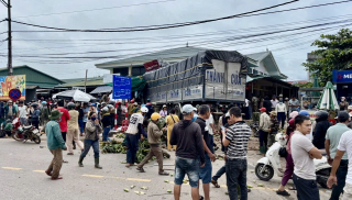 Kinh hoàng vụ xe tải lao vào chợ chuối khiến 6 người thương vong