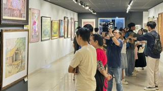 Người trẻ hồi sinh tranh lụa