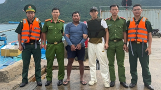 Bắt giữ đối tượng giết người lẩn trốn trên tàu cá