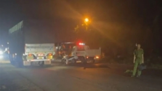 Tìm tài xế xe tải gây tai nạn làm 2 người thương vong rồi rời khỏi hiện trường