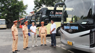Tăng cường bảo đảm an toàn  giao thông nơi cửa ngõ Tây Bắc