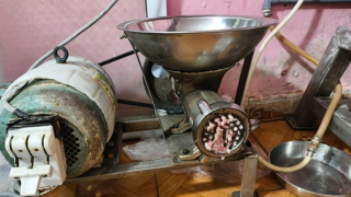 Khởi tố vụ án, khởi tố bị can đối với chủ cơ sở sử dụng chất cấm để sản xuất giò chả