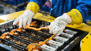 Thấy gì từ chiến lược tái công nghiệp hóa của EU?