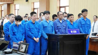 Nhiều cán bộ môi giới, nhận hối lộ để biến hóa đất công