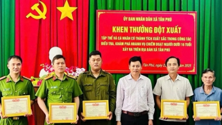 Khen thưởng các thành viên tham gia giải cứu bé gái 6 tuổi ở Tây Ninh