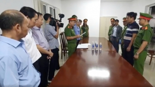 Vụ “máy hỏng 2 năm vẫn tán sỏi”: Khởi tố, bắt tạm giam 2 bác sĩ