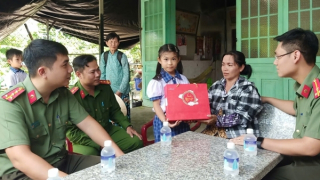 “Con nuôi Công an xã” –  Vòng tay giữa đời thường