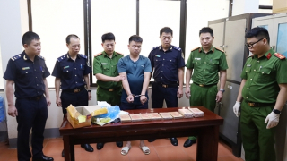 Bắt 3 đối tượng trong vụ vận chuyển 10 bánh heroin