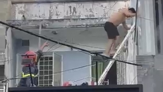 Giải cứu 6 người thoát khỏi đám cháy căn nhà 6 tầng trong hẻm