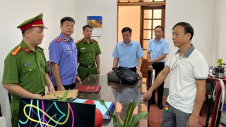 Lào Cai: Bắt tạm giam 2 lãnh đạo ngành đường sắt chiếm đoạt trên 400 triệu đồng của nhà thầu