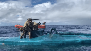 Có gì bên trong những chiếc tàu ngầm vượt đại dương?