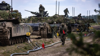 “Cổng sắt” Ba Lan và cuộc cân não Đông - Tây