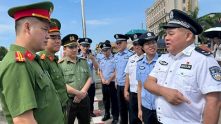 Bàn giao đối tượng truy nã đặc biệt nguy hiểm cho Công an Trung Quốc