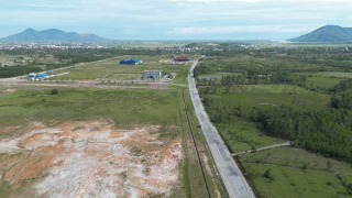 Khốn đốn vì đường chưa bàn giao đã xuống cấp