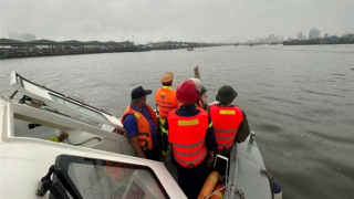 Công an các tỉnh miền Trung giúp dân phòng chống bão Bualoi