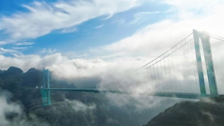 Trung Quốc thông xe cầu treo cao nhất thế giới tại Quý Châu