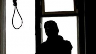 Cựu Chủ tịch thị trấn ở Cà Mau treo cổ tự tử tại nhà