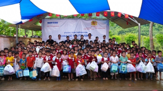 Trao kinh phí xây nhà, khám bệnh, cấp phát thuốc miễn phí cho bà con tại Cao Bằng